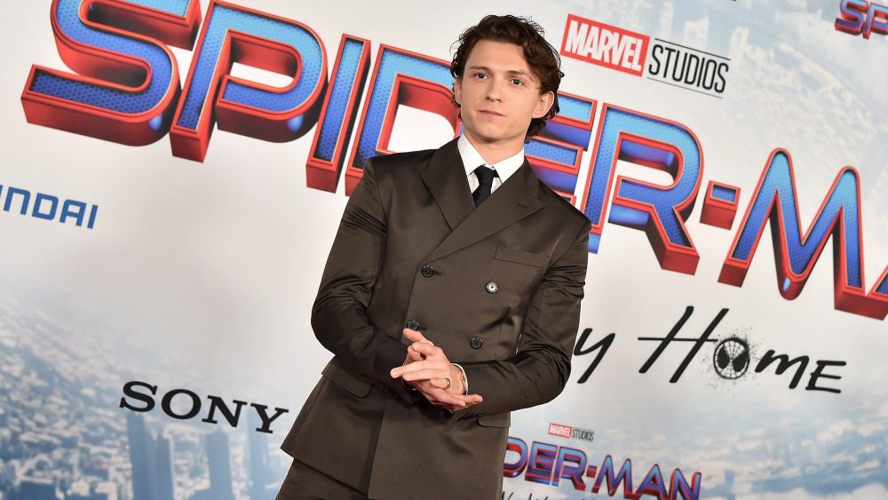 Tom Holland đáp trả lại nhận xét không hay về dòng phim siêu anh hùng