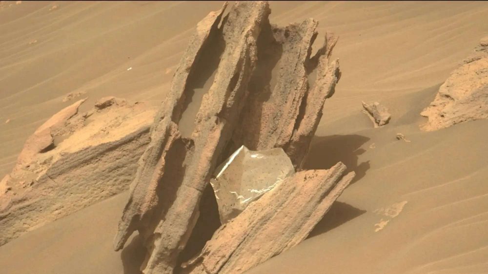 mars-debris-netting-03-1660300335-2-1 NASA phát hiện vật thể mới trên sao hỏa mars debris netting 03 1660300335 2 1