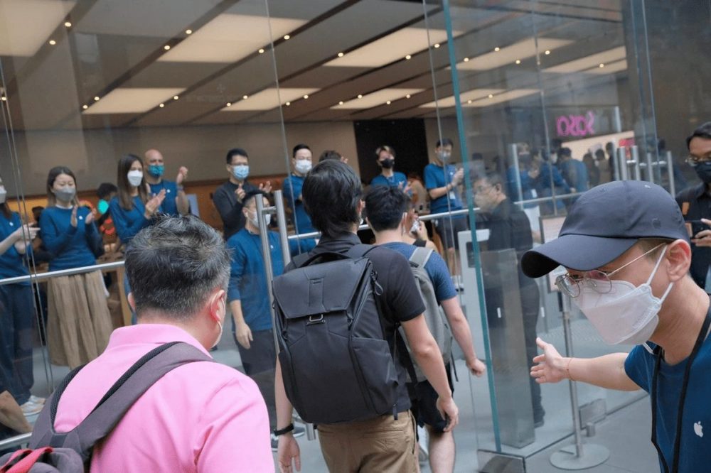 Hong Kong: iPhone 14 bán la liệt ở lề đường 3 1663634631 10