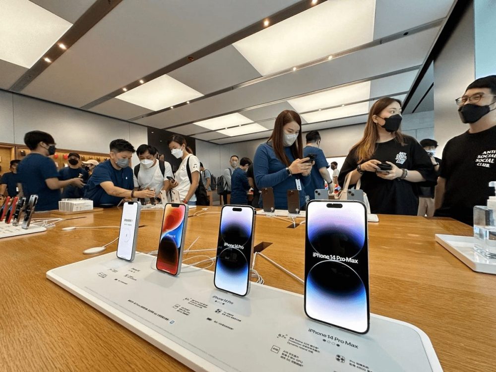 Hong Kong: iPhone 14 bán la liệt ở lề đường 5 1663634662 65