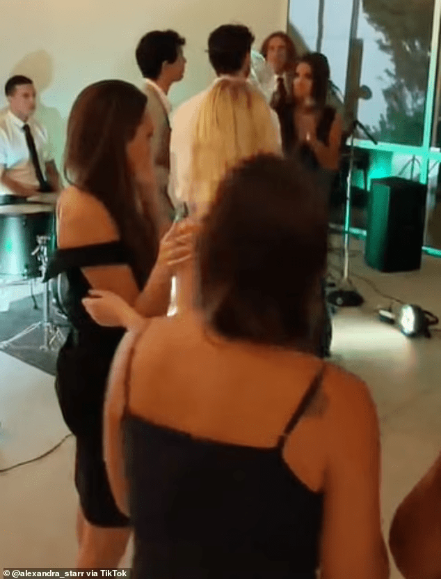 Được thuê hát tại đám cưới người yêu cũ phản bội, nữ ca sĩ có động thái trả thù cực chất 5 1663767242 28