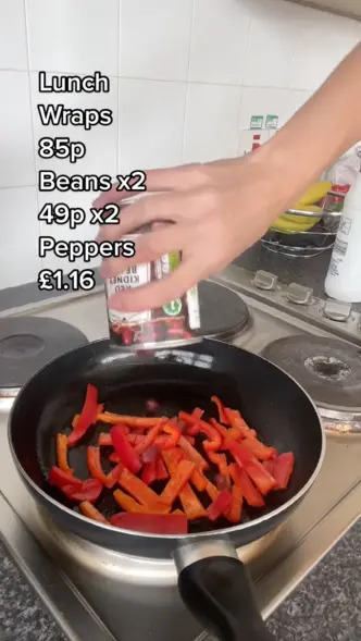 Việt Nam có bữa ăn 5.000 đồng cho 4 người, Vương quốc Anh cũng có thực đơn 1 đô cho cả ngày cheap grocery challenge 02 1663997350 55