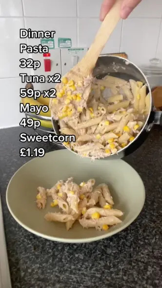 Việt Nam có bữa ăn 5.000 đồng cho 4 người, Vương quốc Anh cũng có thực đơn 1 đô cho cả ngày cheap grocery challenge 04 1663997393 47