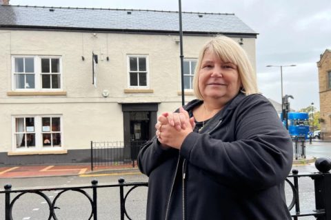 Quán rượu ăn lên làm ra nhờ quy định cấm thiết bị công nghệ và cấm chửi thề crop 19921738 1664293645 24 480x319 1