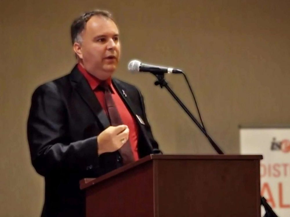 Phó chủ tịch của Apple bị đuổi việc vì một câu đùa cợt nhả trên TikTok cropped distinguished alumni 201 1 1664530511 41