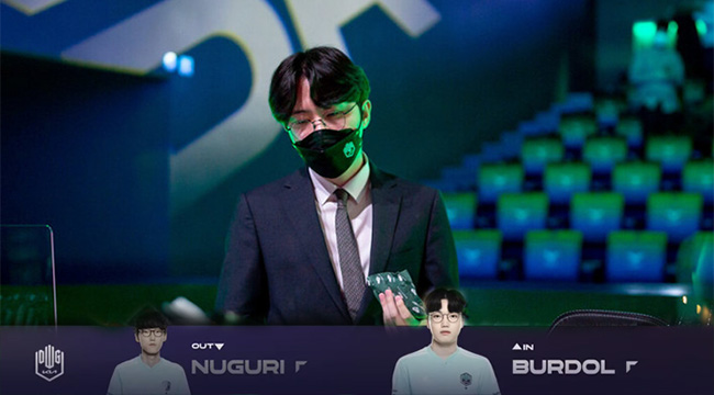 HLV Daeny vừa ám chỉ Nuguri là lỗ hổng, trước đó ông cũng có nhiều quyết định khó hiểu liên quan đến tuyển thủ này