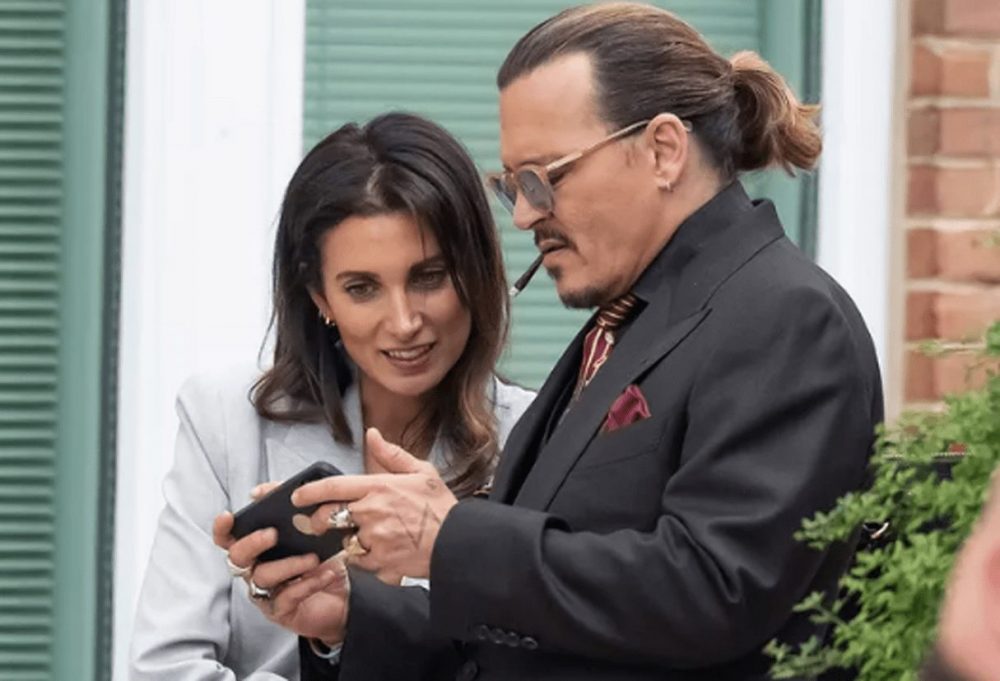 Johnny Depp hẹn hò với nữ luật sư từng bào chữa trong các cáo buộc ‘bạo hành Amber Heart’ depp 1663911577 26 1