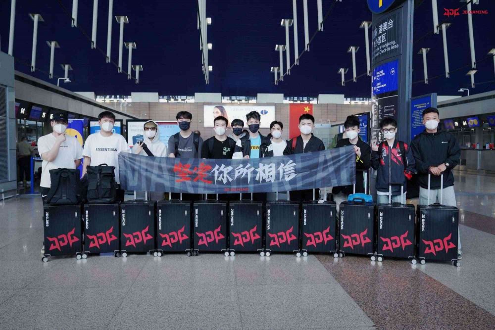 Hạt giống số 1 của LPL - JDG cũng đã chào fan hâm mộ trước khi đến Mỹ tham dự CKTG 2022.