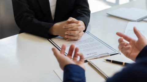 Mẹ tìm việc hộ con trai, yêu cầu quản lý nhà hàng phải đến tận nhà phỏng vấn istockphoto 1317792300 612x612 1664418296 10 480x269 1