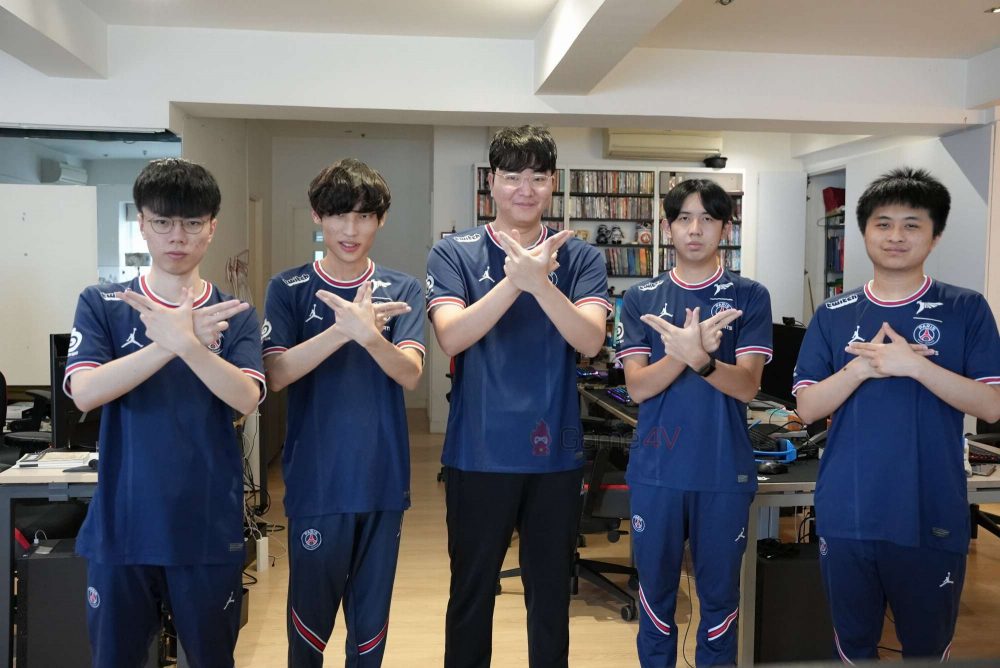 Màn tạo dáng "GAMTIME" quen thuộc tại VCS.