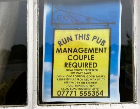 Quán rượu ăn lên làm ra nhờ quy định cấm thiết bị công nghệ và cấm chửi thề samual smith pub gawain green 763047737 1664293630 28 480x375 1