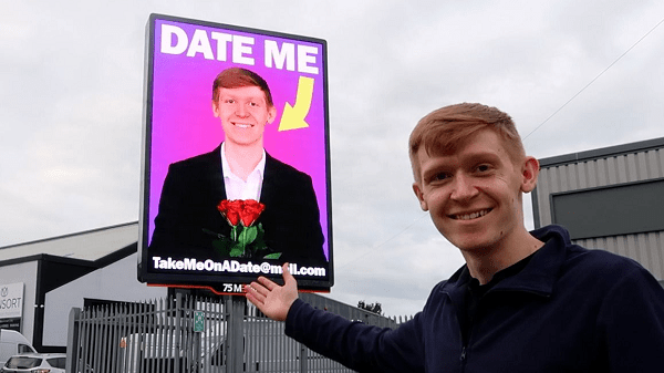 23 tuổi chưa có người yêu, chàng trai thuê hẳn cả biển quảng cáo khổng lồ để ‘tự bán mình’ 29 23 tuổi chưa có người yêu, chàng trai thuê hẳn cả biển quảng cáo khổng lồ để ‘tự bán mình’ 0 1665106373 29