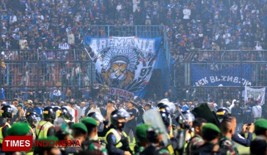 Toàn cảnh vụ bạo loạn ở sân vận động Indonesia khiến gần 200 người thi.ệt mạ.ng 3 1 1664717439 59