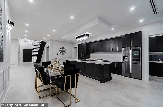 Được trang tiền điện tử chuyển nhầm 248 tỷ, người phụ nữ hồn nhiên đem 32 tỷ đi mua biệt thự 4 1664932744 94