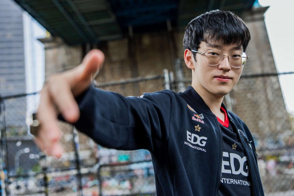 Trong số những tuyển thủ vừa có xét nghiệm dương tính với Covid-19 tại CKTG 2022, Scout là người ra sân thi đấu đầu tiên.