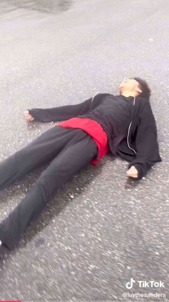 michael-jackson-parodies-08-1664640763-94 GenZ ở Mỹ liều mạng quay TikTok giữa siêu bão michael jackson parodies 08 1664640763 94