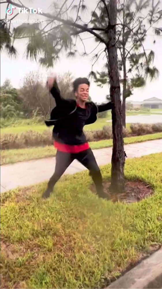 michael-jackson-parodies-12-1664640769-96 GenZ ở Mỹ liều mạng quay TikTok giữa siêu bão michael jackson parodies 12 1664640769 96