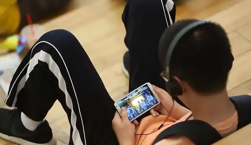 Nhiều hãng phát triển game tự phân phối trò chơi của mình.