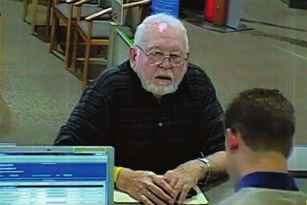 Cụ ông mất 750.000 USD tiền tiết kiệm vì bị lừa tình scam3 1665762701 75