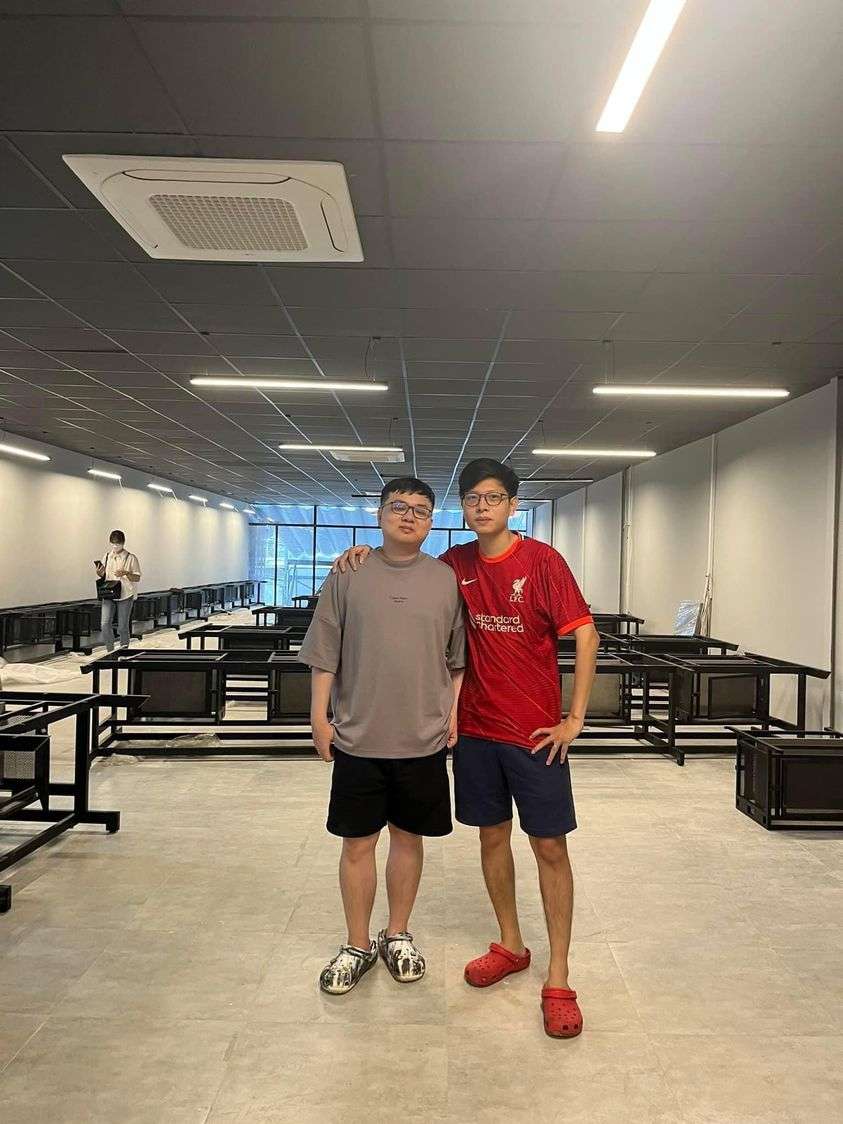 SofM và Bomman đi "nghiệm thu" cơ sở mới nhất của Viking Esports Arena.