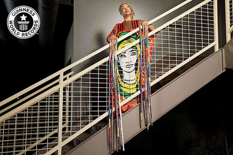 woman-longest-fingernails-bathroom-10-1665106250-41-480x320-1 Người phụ nữ với bộ móng tay dài 13m, đã không cắt kể từ năm 1997 woman longest fingernails bathroom 10 1665106250 41 480x320 1