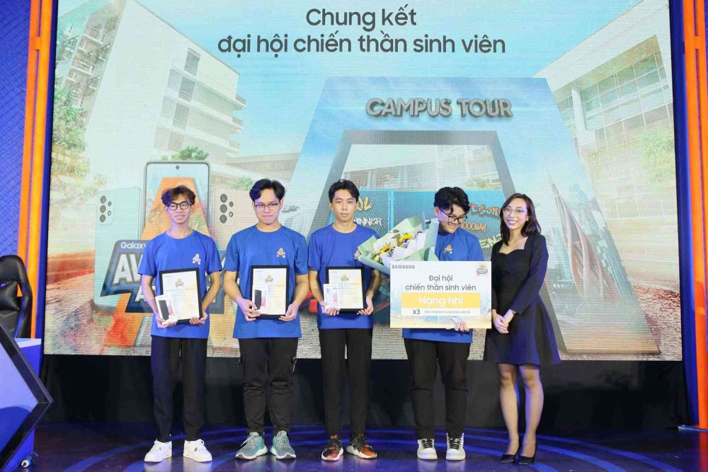 Á Quân là đội tuyển APEX.