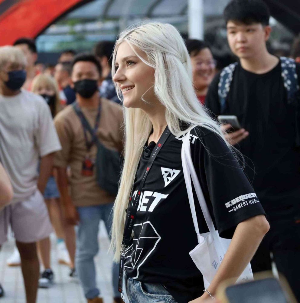 313424403_634549254990573_2223802218267791298_n-1667051267-70 Xuất hiện tại TI11, Eva Elfie – ngôi sao phim 18+ được săn đón không kém gì tuyển thủ thi đấu 313424403 634549254990573 2223802218267791298 n 1667051267 70