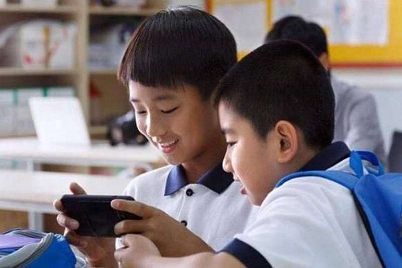 bao-cao-game-trung-quoc-1-1666940090-79 Tổng doanh thu thị trường game Trung Quốc giảm còn khoảng 8 tỷ USD bao cao game trung quoc 1 1666940090 79