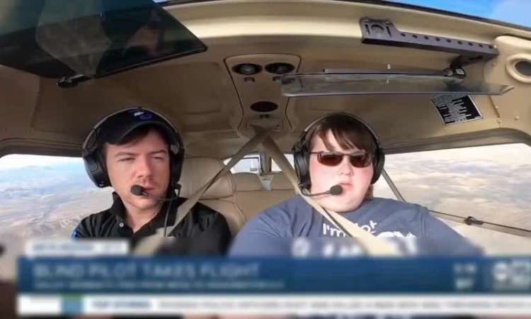 Cô gái mù lái máy bay xuyên nước Mỹ bo sung video co gai mu lai may bay 1665819563 1666501790 54