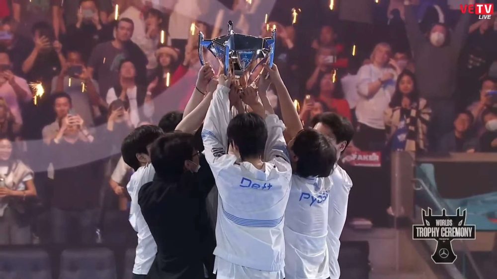 drx-1667713048-65 DRX sử dụng ‘sức mạnh tình bạn’ thần thánh, đánh gục T1 để lên ngôi vô địch CKTG 2022 drx 1667713048 65