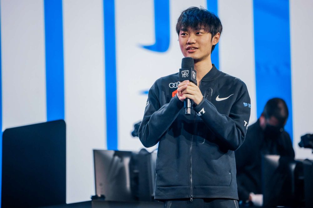 Trừ Angel và Corn, không Đường Giữa mang quốc tịch Trung nào từng vào đến Chung kết của một kỳ CKTG