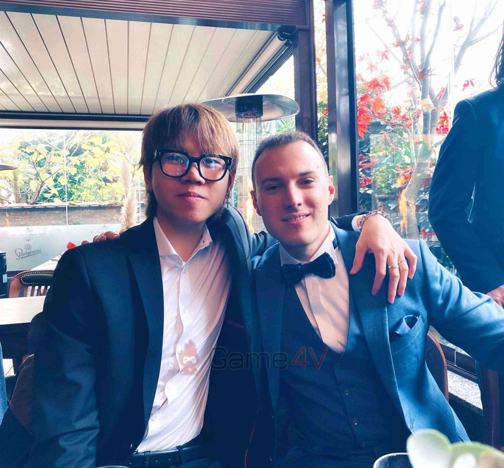 Bo và người anh kiêm đồng đội tại VIT.