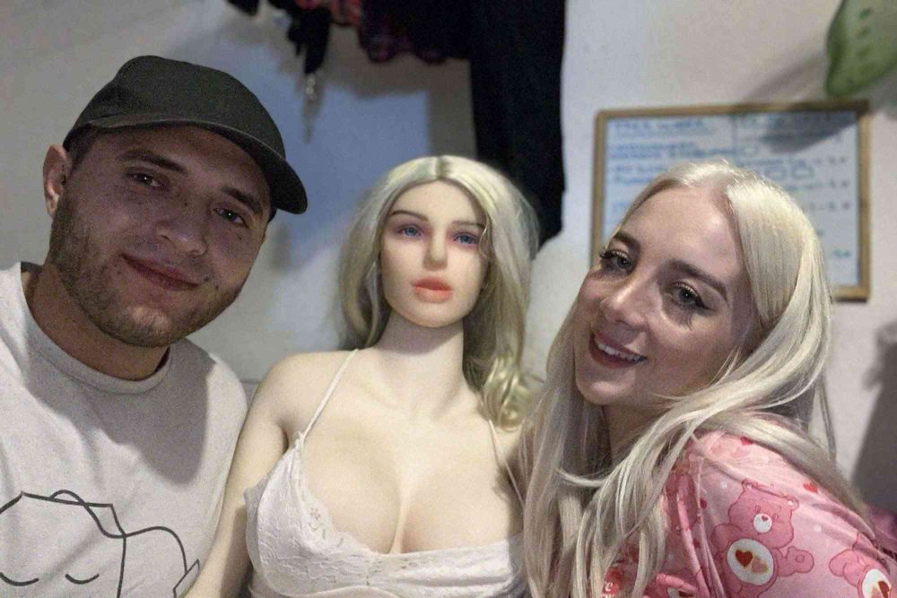 Người mẫu OnlyFans chi 11.000 USD để phẫu thuật cho giống búp bê người lớn của bạn trai sex doll 42 1666604044 56