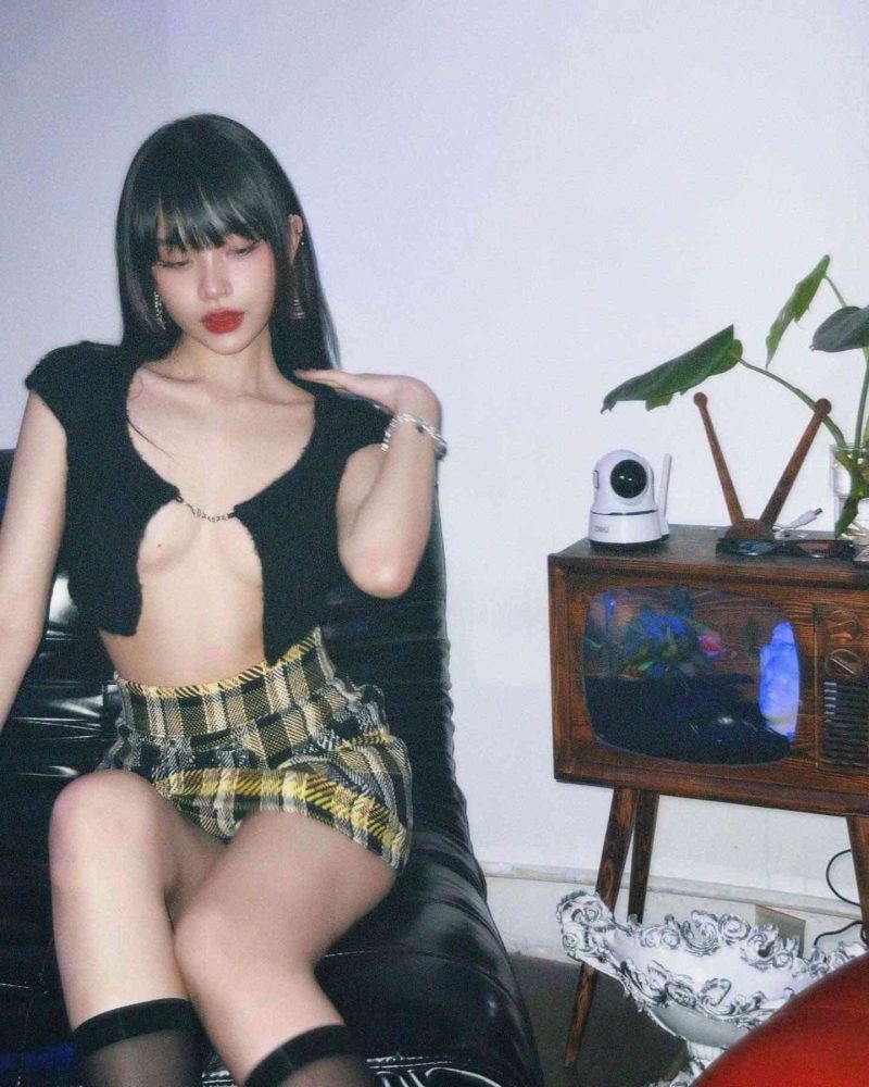 Tốc Chiến bất ngờ lộ diện nữ MC mới, sexy không kém Mai Dora của ‘người anh em’ LMHT? snowbaby 2 1668489928 28