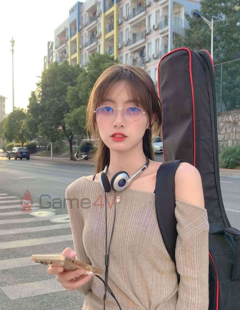 Là người mẫu thời trang nên Cheni thường xuyên thay đổi phong cách ăn mặc khi chụp ảnh.