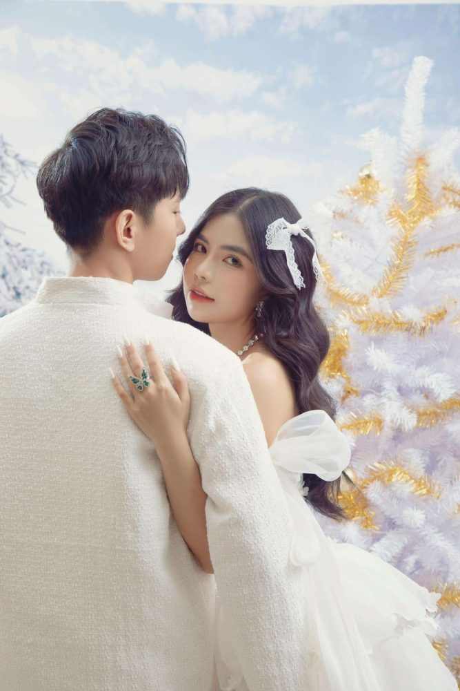 Cặp đôi Mai Dora - Văn Tùng cực kỳ tình cảm trong loạt ảnh mới.