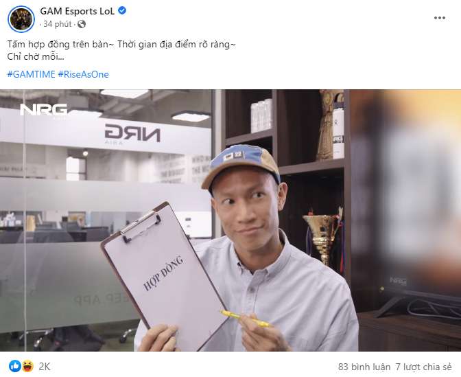 Đến cả ông chủ của GAM - TK Nguyen xuất hiện với bản hợp đồng trên tay.