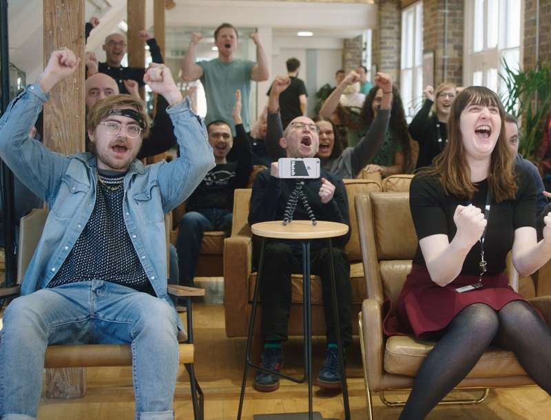 Những nhân viên của Hutch Games giảm lương vì giảm giờ làm nhưng được thưởng xứng đáng.