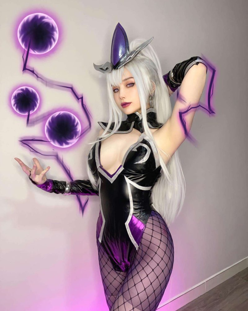 syndra-3-1671938905-52 Nữ game thủ Việt gây sốt với màn cosplay Kai'sa 'siêu chiến'