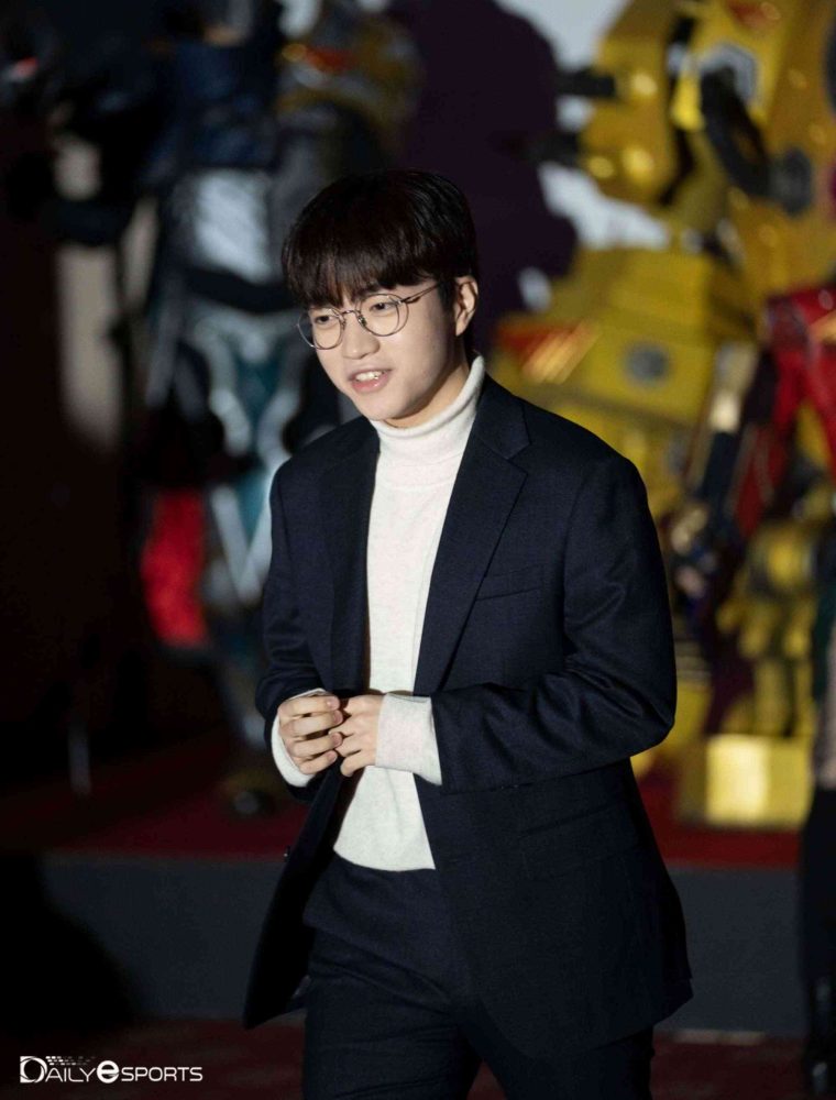 Faker chơi piano và xuất hiện như Idol Kpop tại T1 Con 2022 t1 1672475111 15