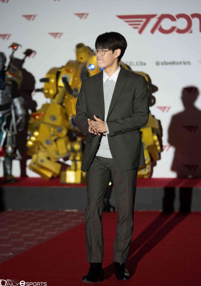 Faker chơi piano và xuất hiện như Idol Kpop tại T1 Con 2022 t1 3 1672473945 80