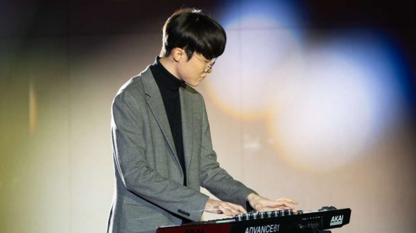 Faker chơi piano và xuất hiện như Idol Kpop tại T1 Con 2022 t1 6 1672473967 94