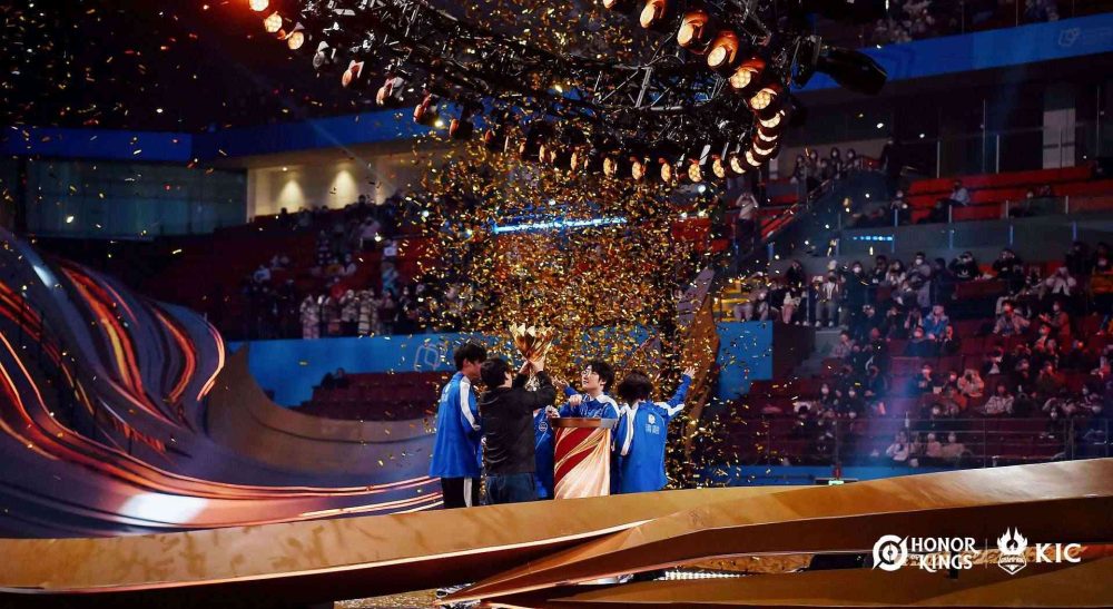 Chức vô địch thuộc Vương Giả Vinh Diệu thế giới về EStar Pro.