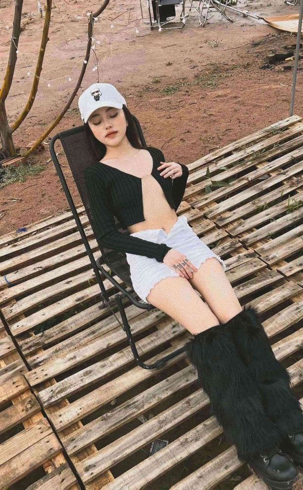 Zeros và những bóng hồng trong sự nghiệp: Ai ai cũng theo đuổi phong cách sexy lai lai 3 1676115579 14