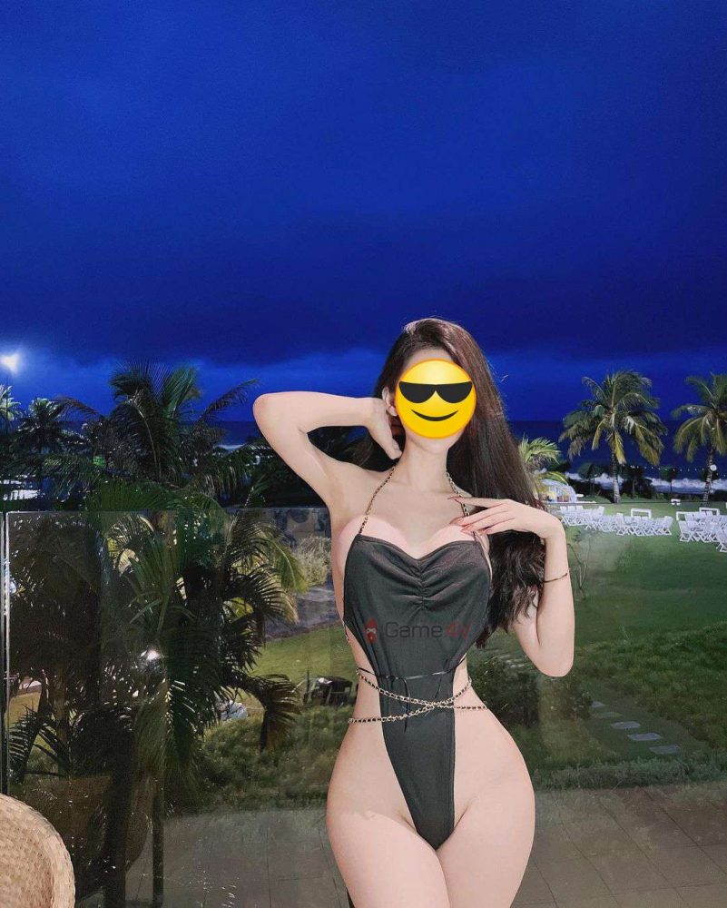 Trang phục yêu thích của nàng hot girl trong thời gian gần đây.