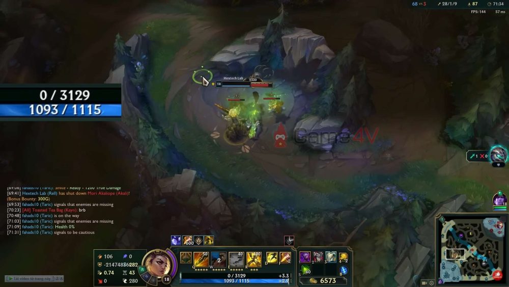 Lượng máu của Rell đột ngột giảm xuống 0 khi khi bị quái rừng tấn công.