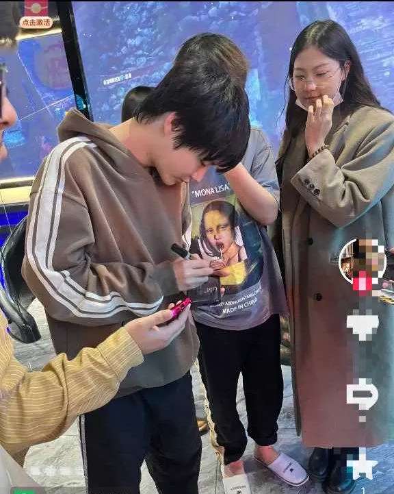 weibo-gaming-lmht-1-1679398907-29 Weibo Gaming bị fan LPL ném đá vì không lo tập luyện trước ngày thi đấu weibo gaming lmht 1 1679398907 29