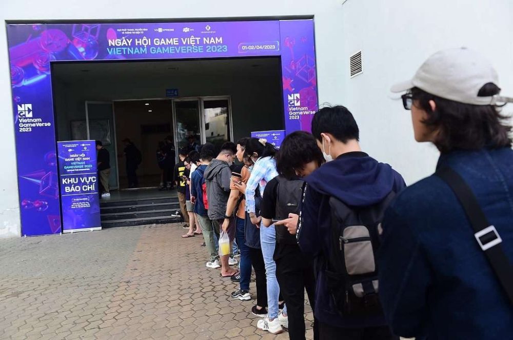 Nhiều Game thủ đã có mặt sớm và sếp hàng để tham dự event