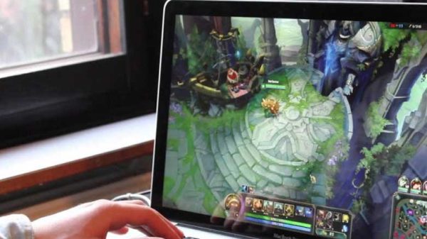 4 đồng đội trong trận xếp hạng làm tôi suýt khóc lol 2 1680105651 56