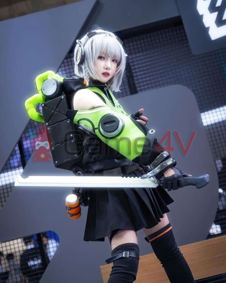 Plue là một cô nàng khá thích anime cũng như cosplay, cô còn thừa nhận bản thân là "otaku".